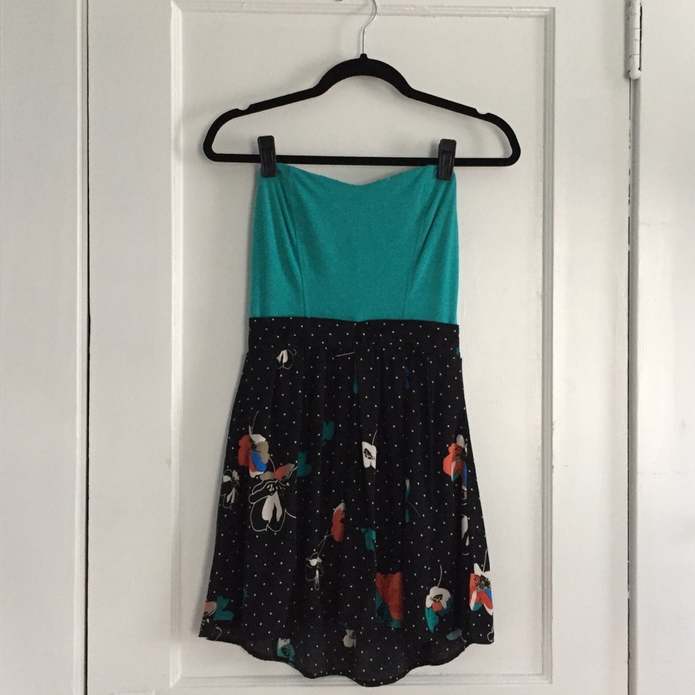 Retro inspired strapless summer dress